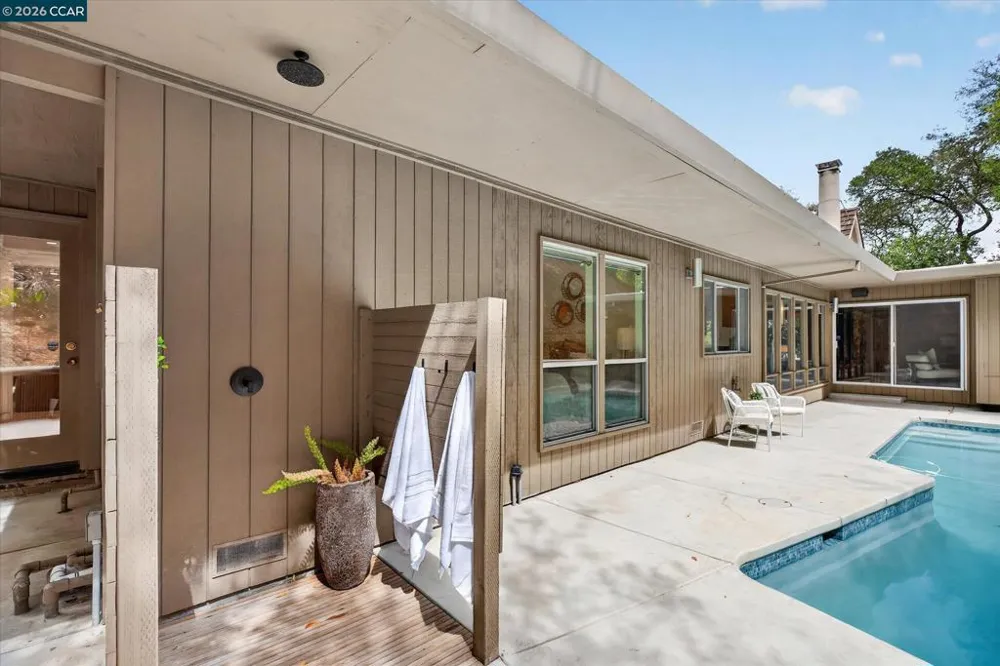 521 Tahos Rd Orinda, CA 94563