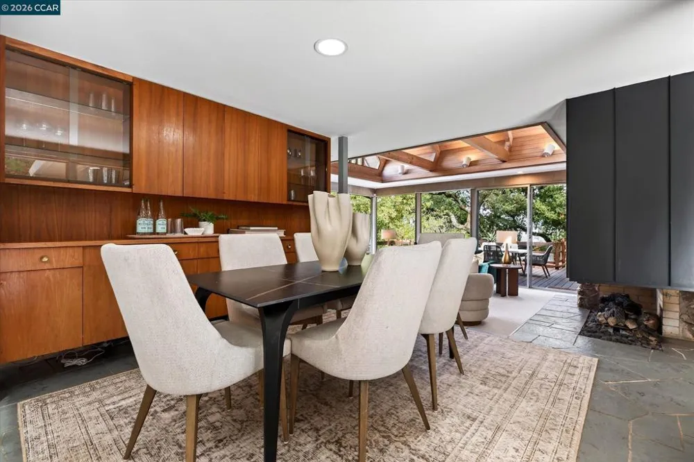 521 Tahos Rd Orinda, CA 94563