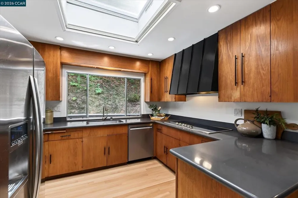 521 Tahos Rd Orinda, CA 94563