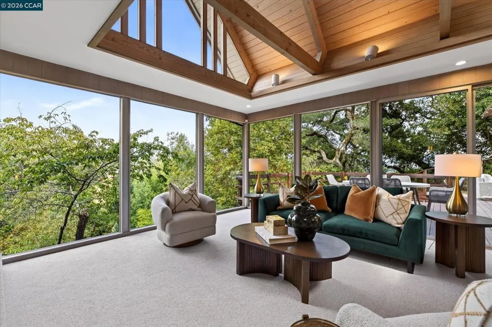 521 Tahos Rd Orinda, CA 94563