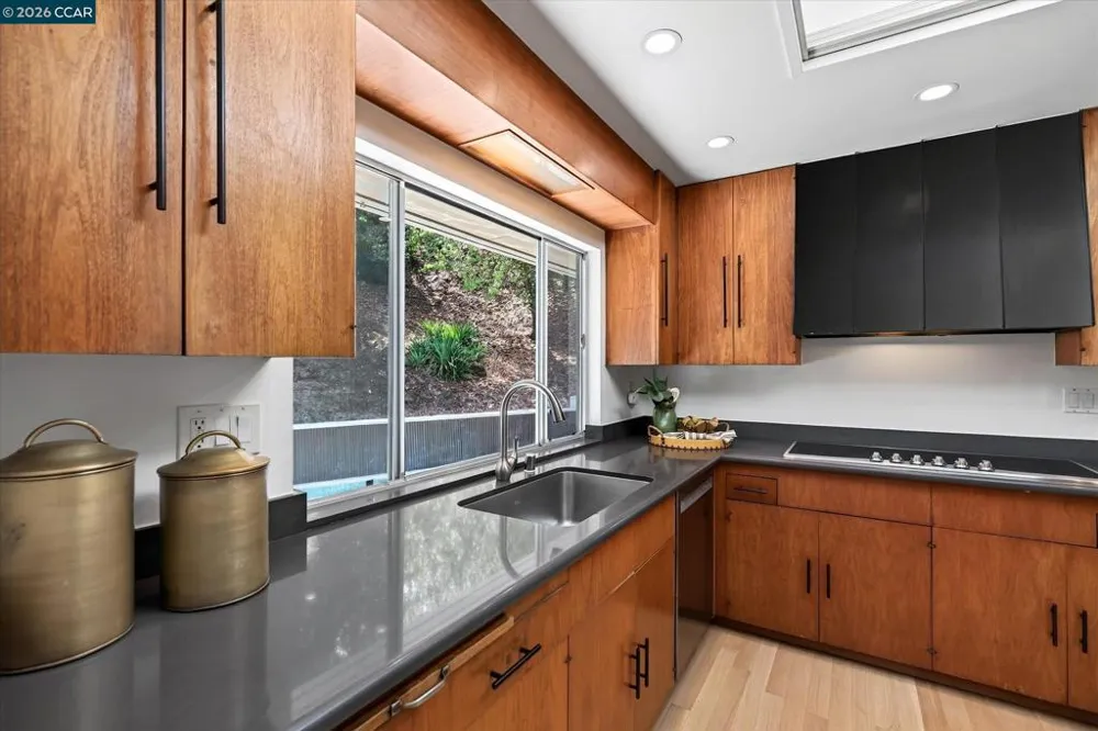 521 Tahos Rd Orinda, CA 94563