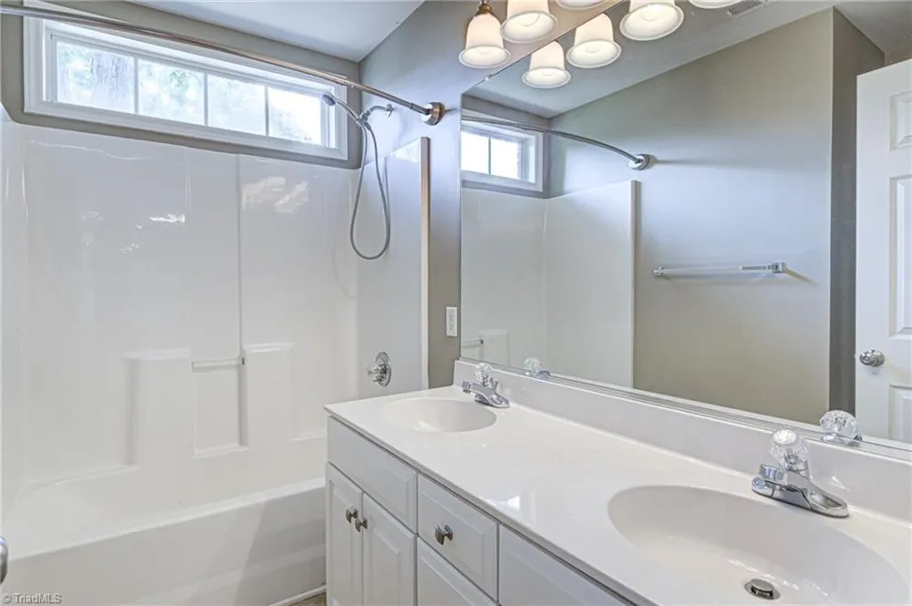 5 Crab Tree Court Greensboro, NC 27455
