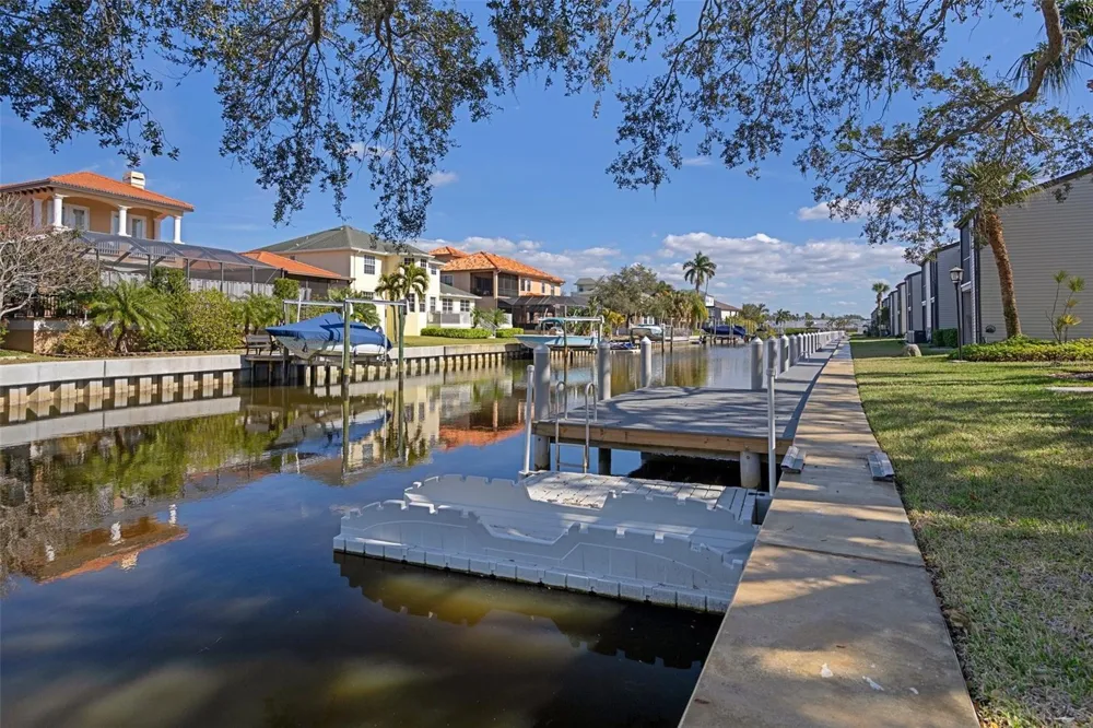 314 MOORINGS COVE DRIVE Tarpon Springs, FL 34689