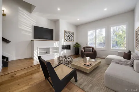 5053 Valentia Street #101