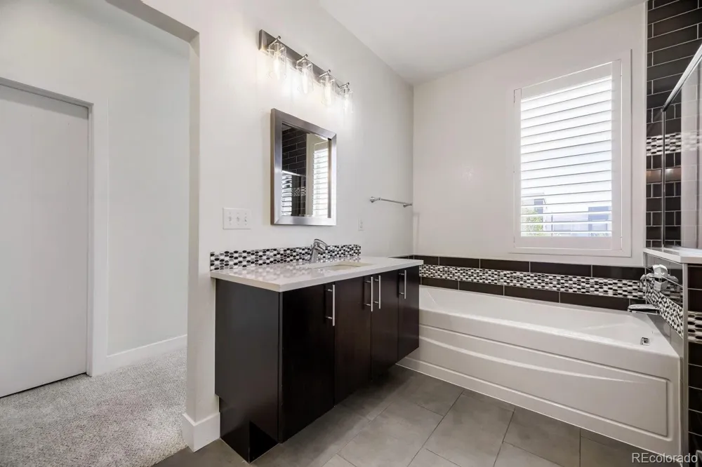 5053 Valentia Street #101 Denver, CO 80238