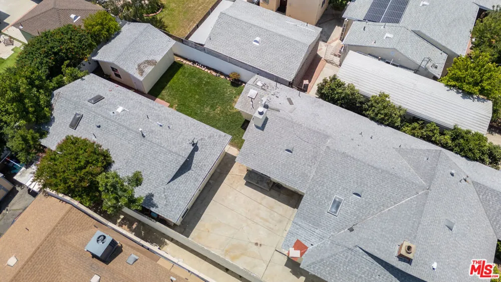 23036 Victory Boulevard Woodland Hills, CA 91367
