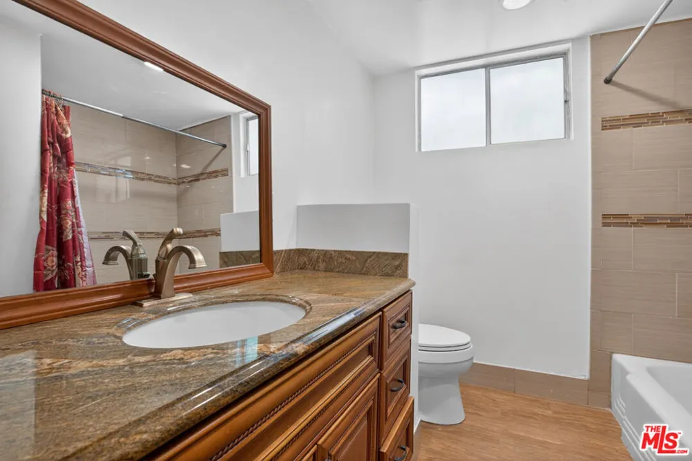 23036 Victory Boulevard Woodland Hills, CA 91367