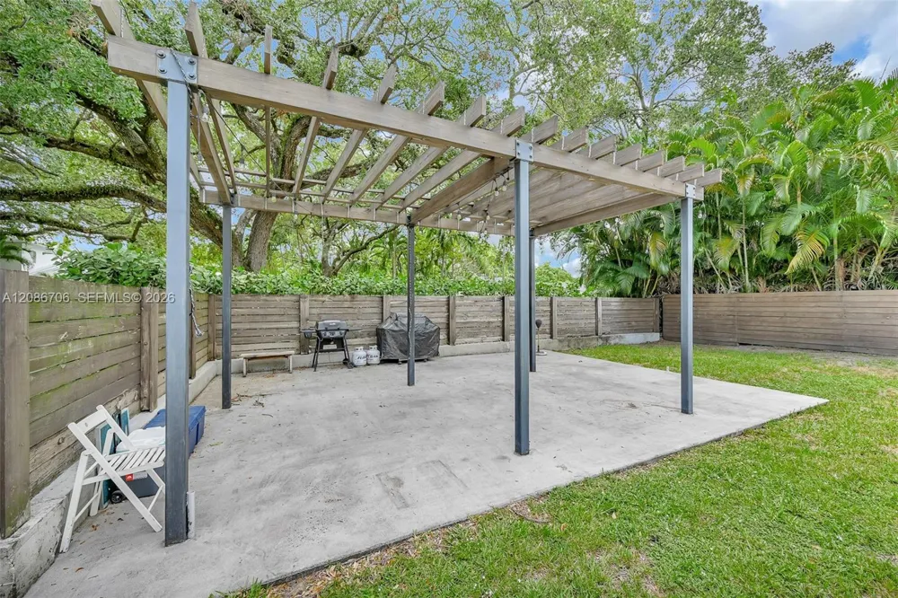295 De Leon Dr Miami Springs, FL 33166