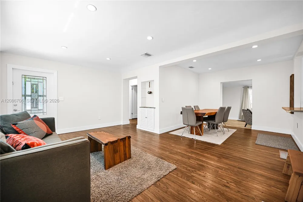 295 De Leon Dr Miami Springs, FL 33166