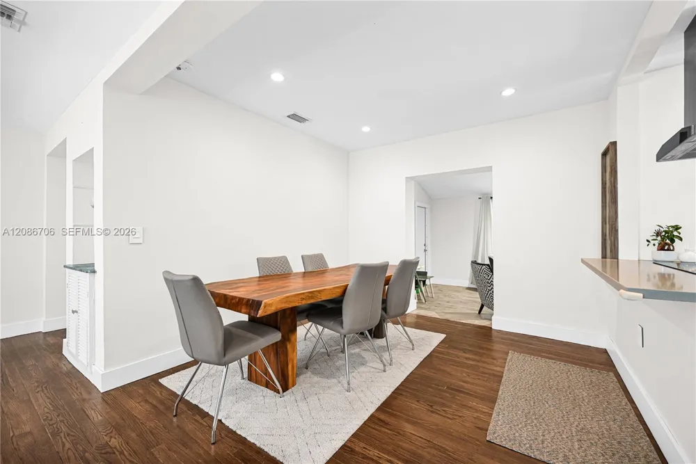 295 De Leon Dr Miami Springs, FL 33166