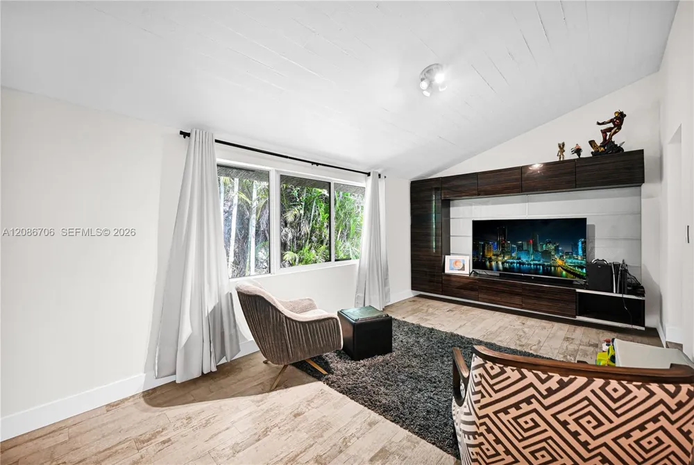 295 De Leon Dr Miami Springs, FL 33166