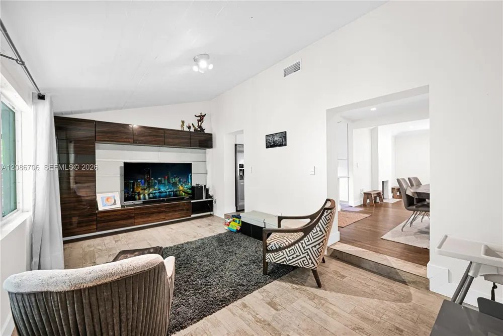 295 De Leon Dr Miami Springs, FL 33166