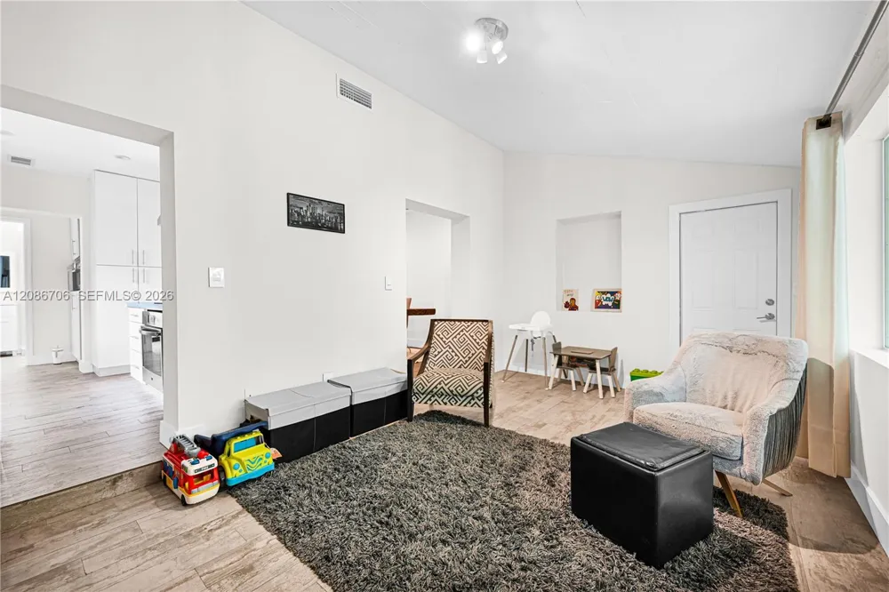 295 De Leon Dr Miami Springs, FL 33166