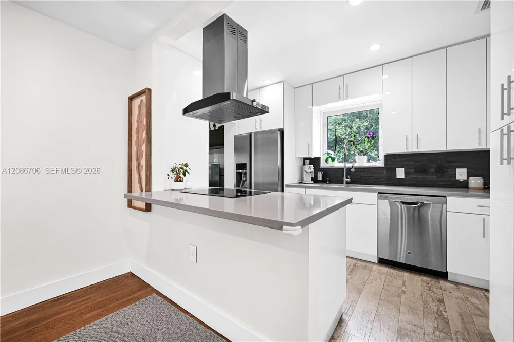 295 De Leon Dr Miami Springs, FL 33166