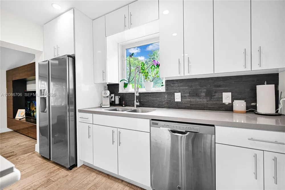 295 De Leon Dr Miami Springs, FL 33166