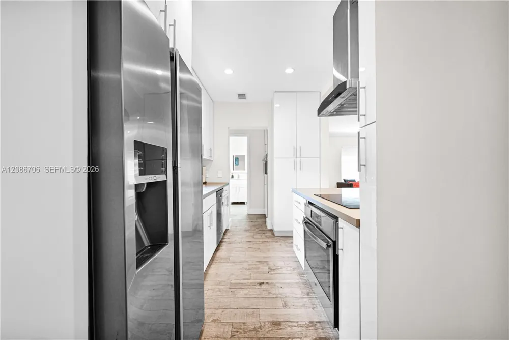 295 De Leon Dr Miami Springs, FL 33166