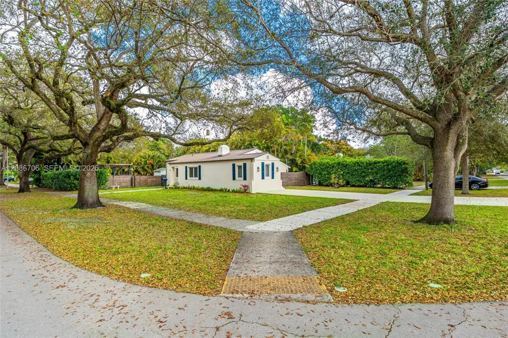 295 De Leon Dr Miami Springs, FL 33166