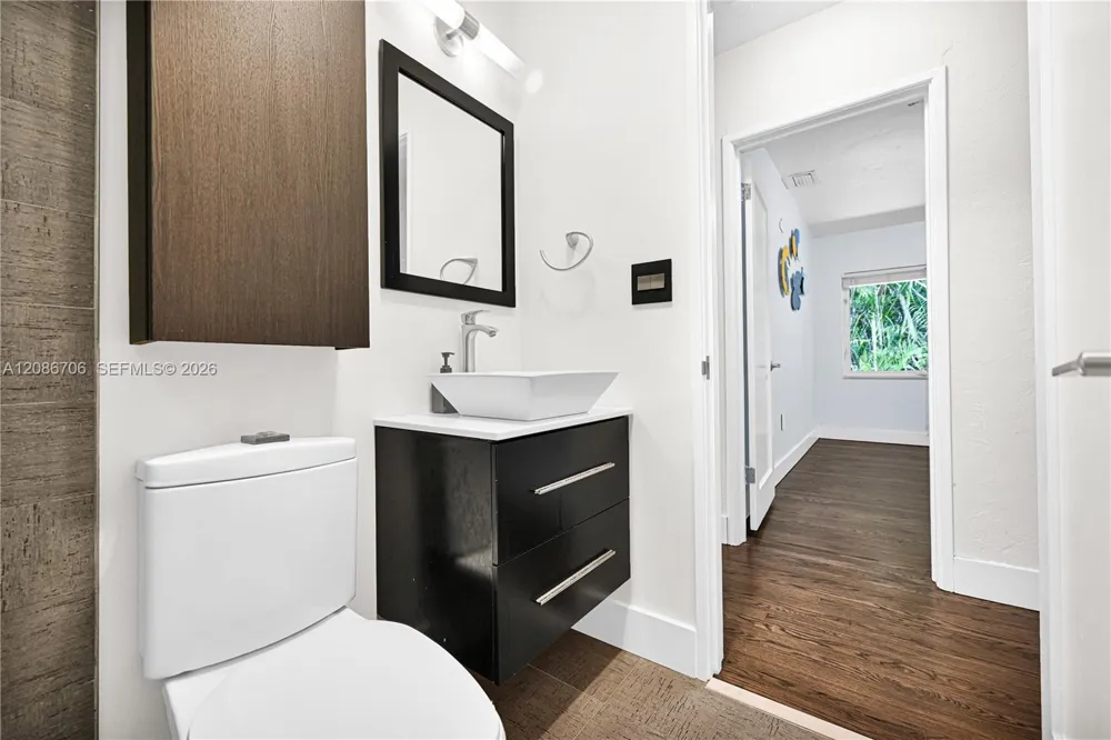 295 De Leon Dr Miami Springs, FL 33166