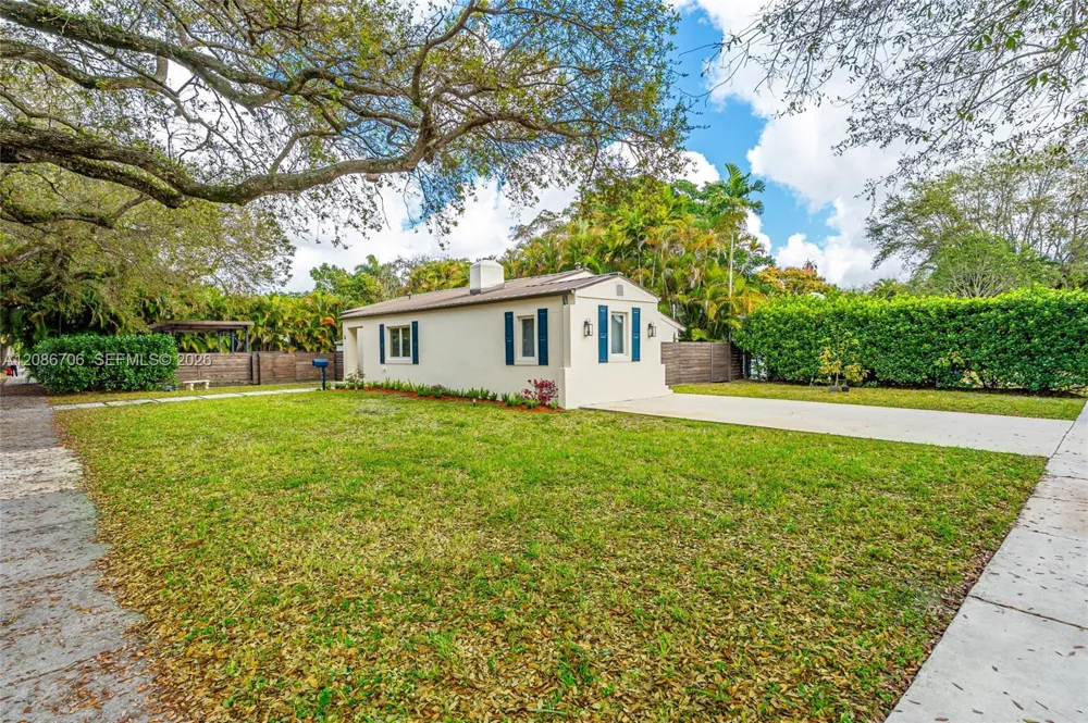 295 De Leon Dr Miami Springs, FL 33166