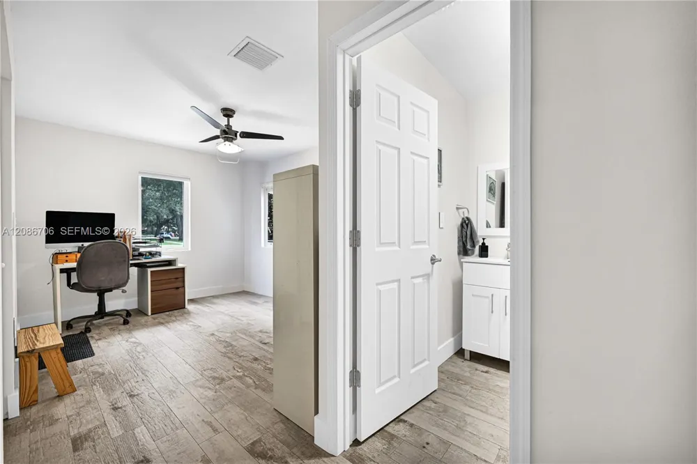 295 De Leon Dr Miami Springs, FL 33166