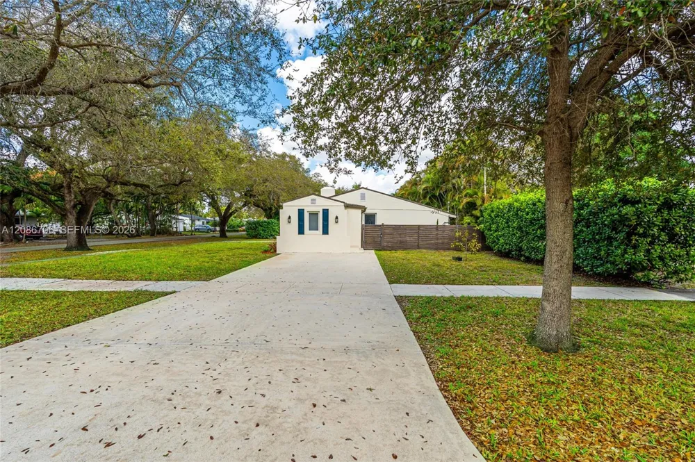 295 De Leon Dr Miami Springs, FL 33166