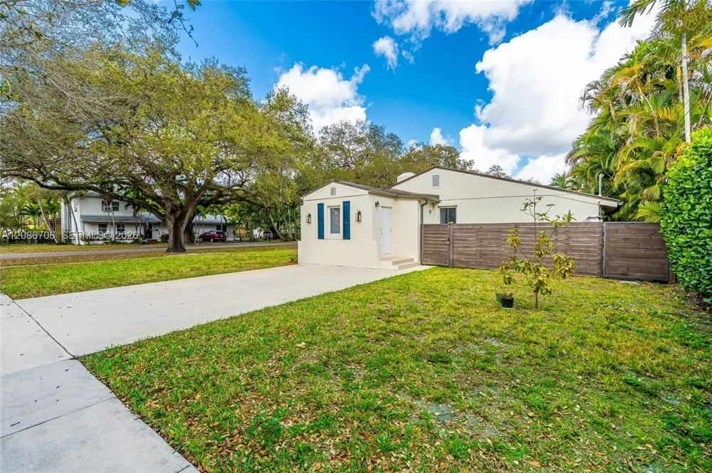 295 De Leon Dr Miami Springs, FL 33166