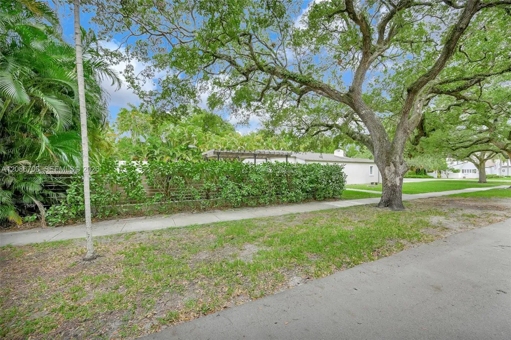 295 De Leon Dr Miami Springs, FL 33166