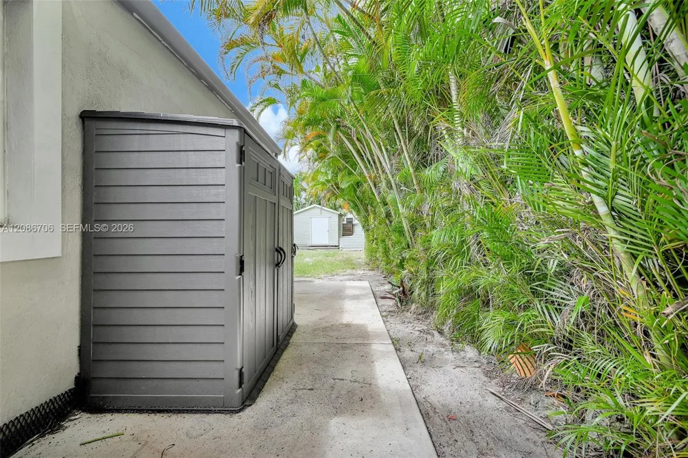 295 De Leon Dr Miami Springs, FL 33166