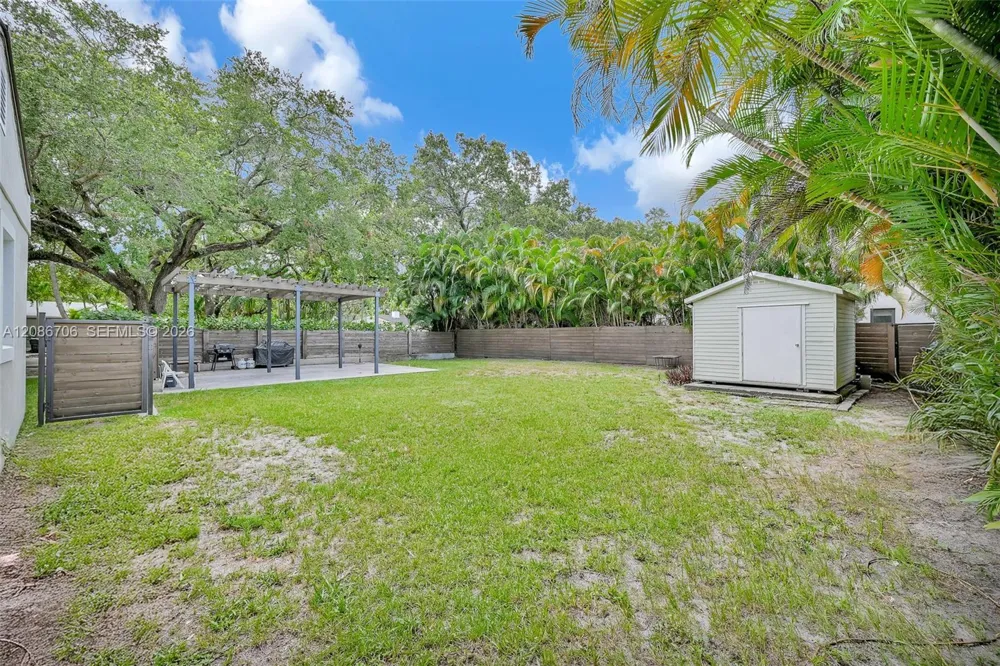 295 De Leon Dr Miami Springs, FL 33166