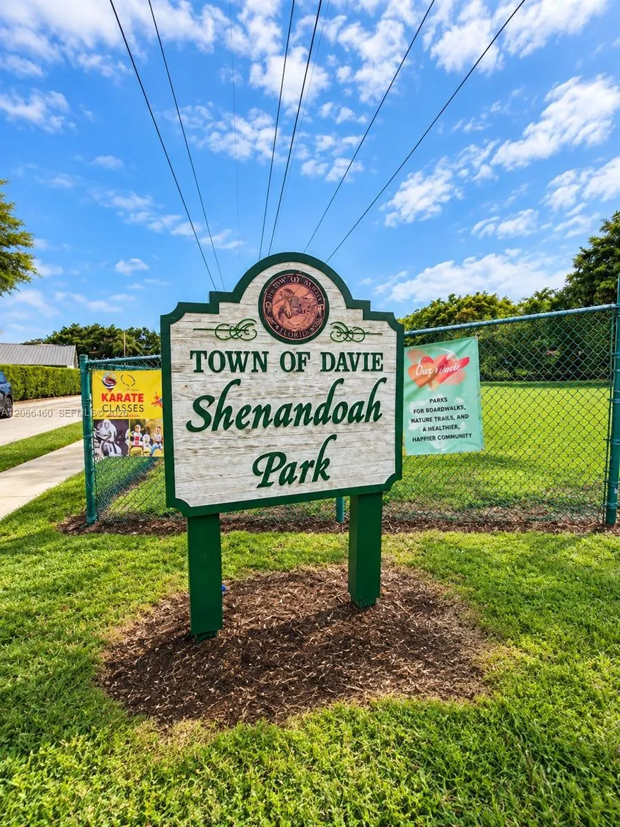 1361 White Stone Way Davie, FL 33325