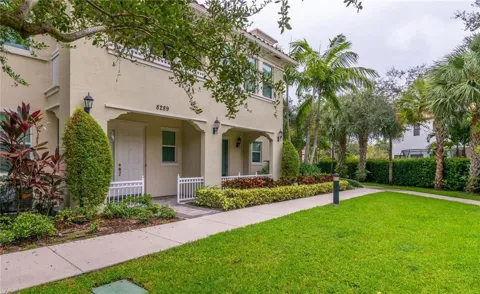 8289 Cascada Isles Drive