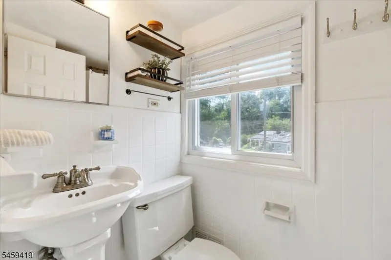 30 Laurel Dr Wayne, NJ 07470