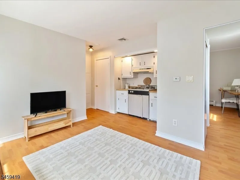30 Laurel Dr Wayne, NJ 07470