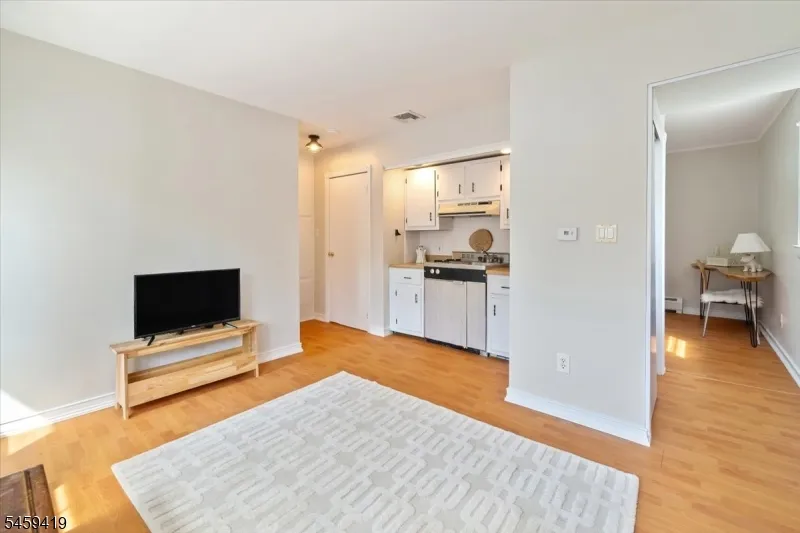 30 Laurel Dr Wayne, NJ 07470