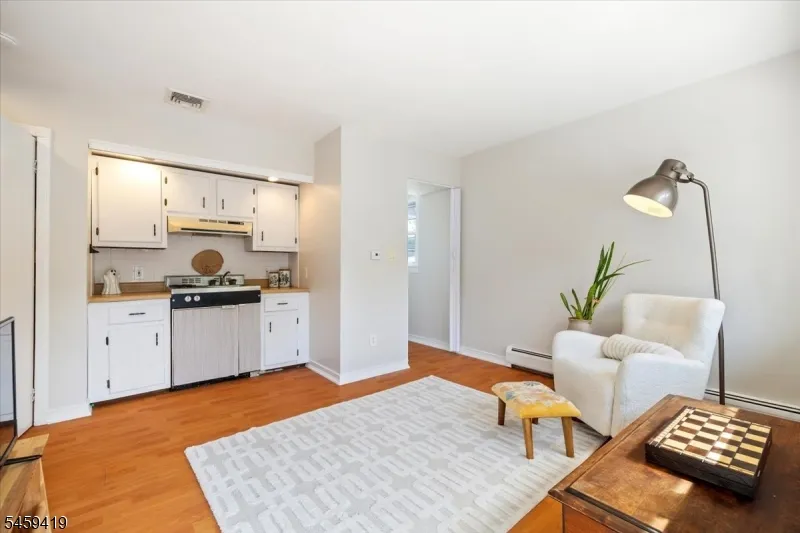 30 Laurel Dr Wayne, NJ 07470