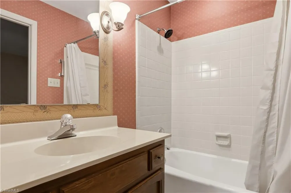 3606 Sagamore Drive Greensboro, NC 27410
