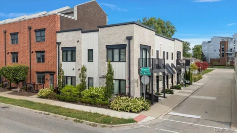 105 Laurel Street #C