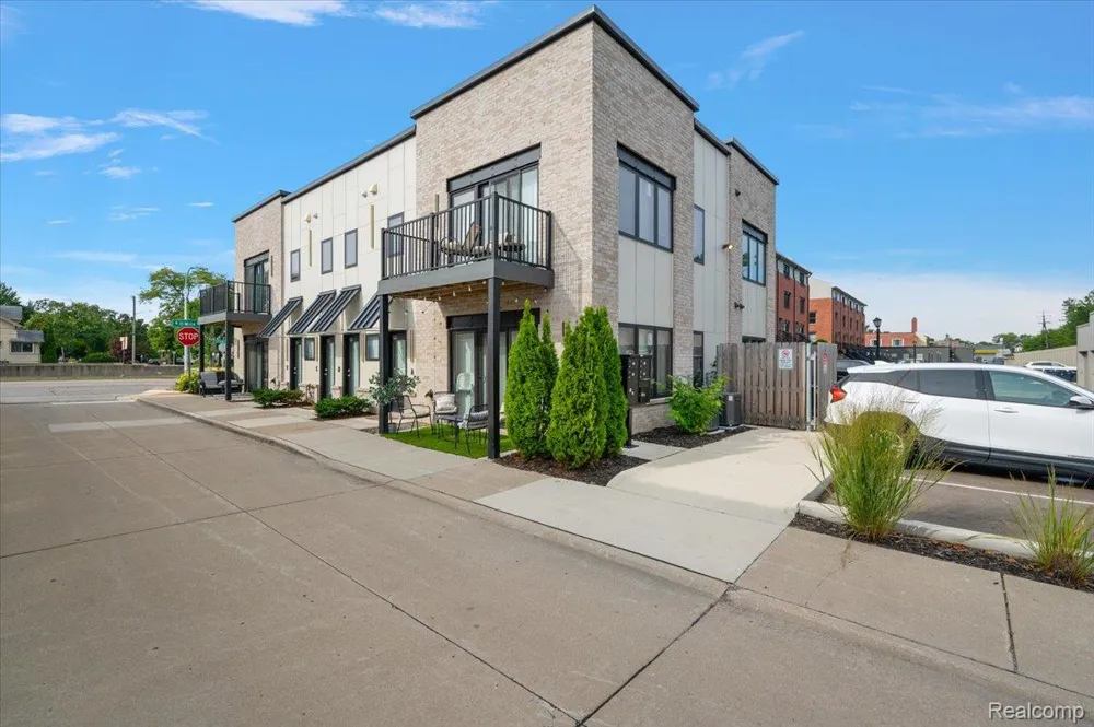 105 Laurel Street #C Royal Oak City, MI 48067