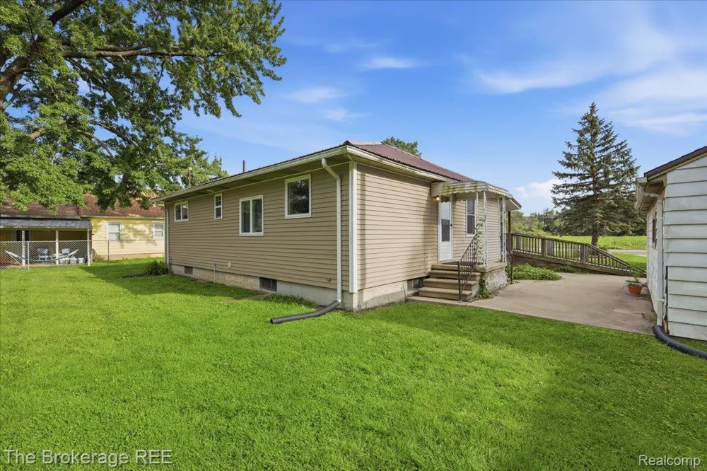 11973 E Brooks Road Venice Township, MI 48449