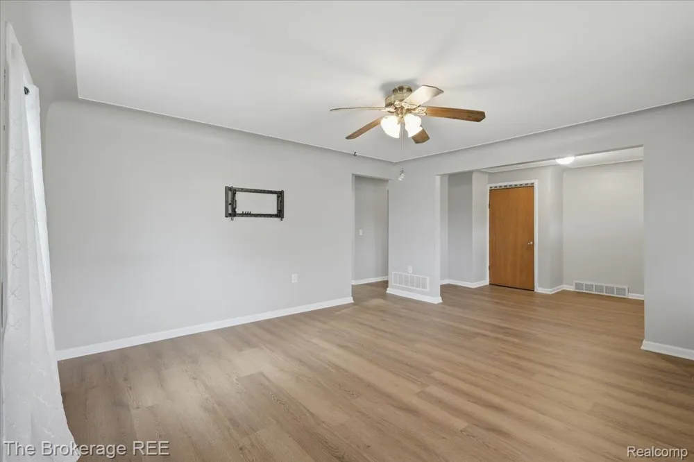 11973 E Brooks Road Venice Township, MI 48449