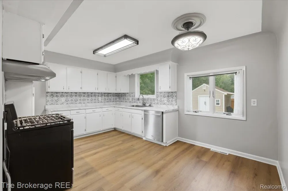 11973 E Brooks Road Venice Township, MI 48449