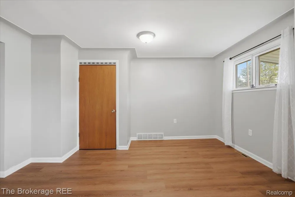 11973 E Brooks Road Venice Township, MI 48449