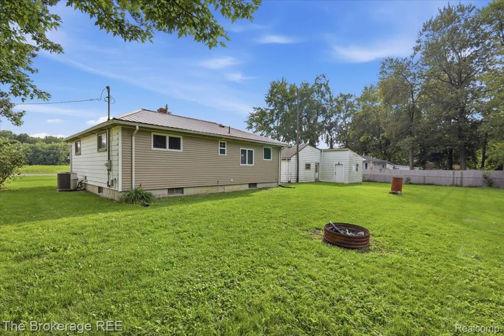 11973 E Brooks Road Venice Township, MI 48449