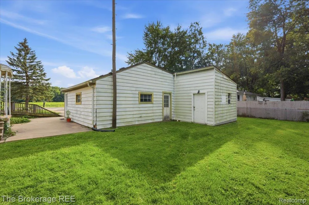 11973 E Brooks Road Venice Township, MI 48449