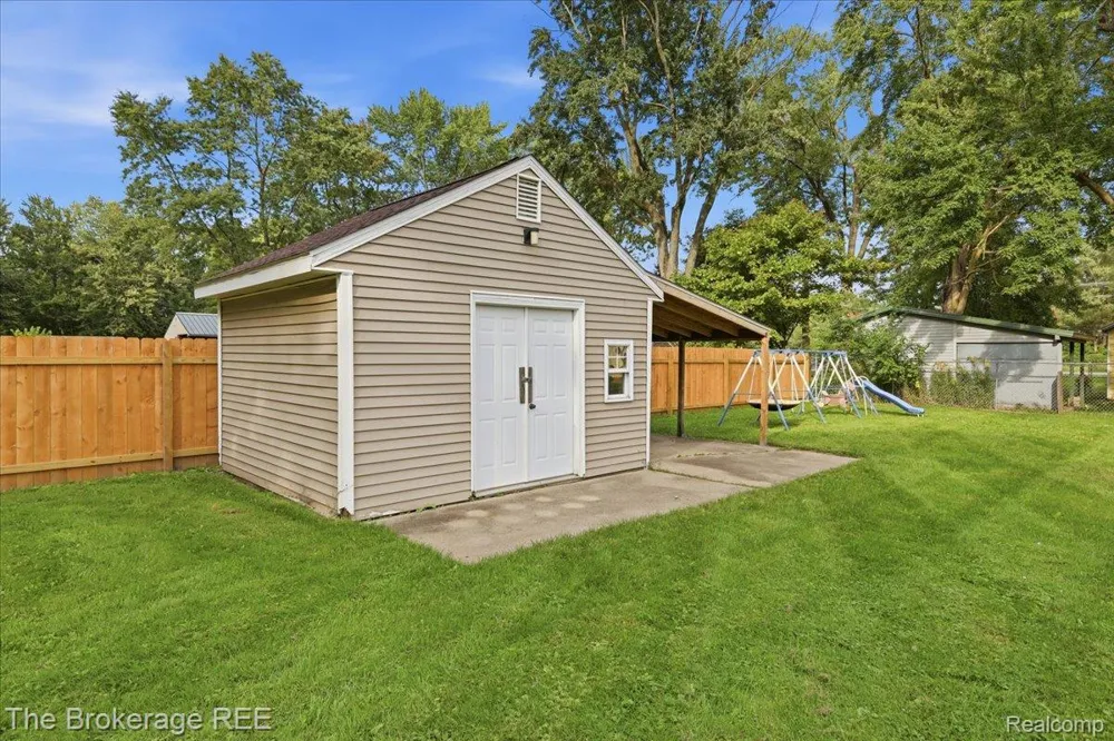 11973 E Brooks Road Venice Township, MI 48449