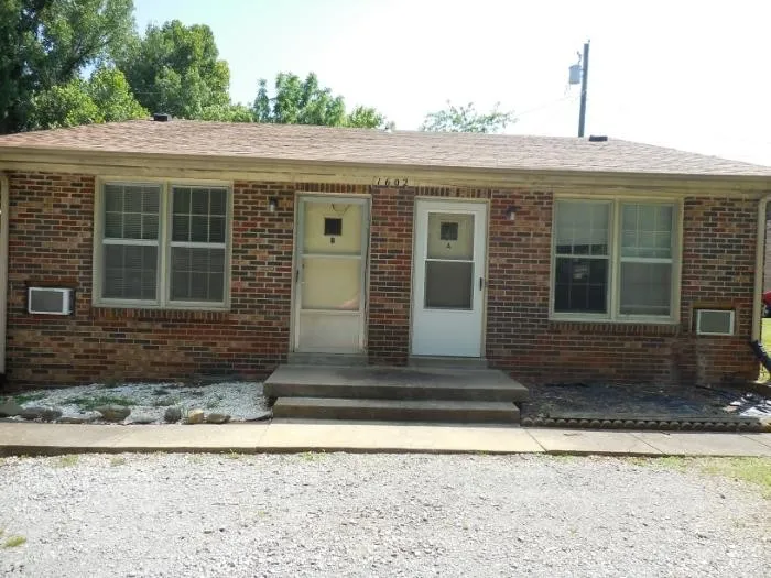 1602 Paradise Hill Rd #B Clarksville, TN 37043