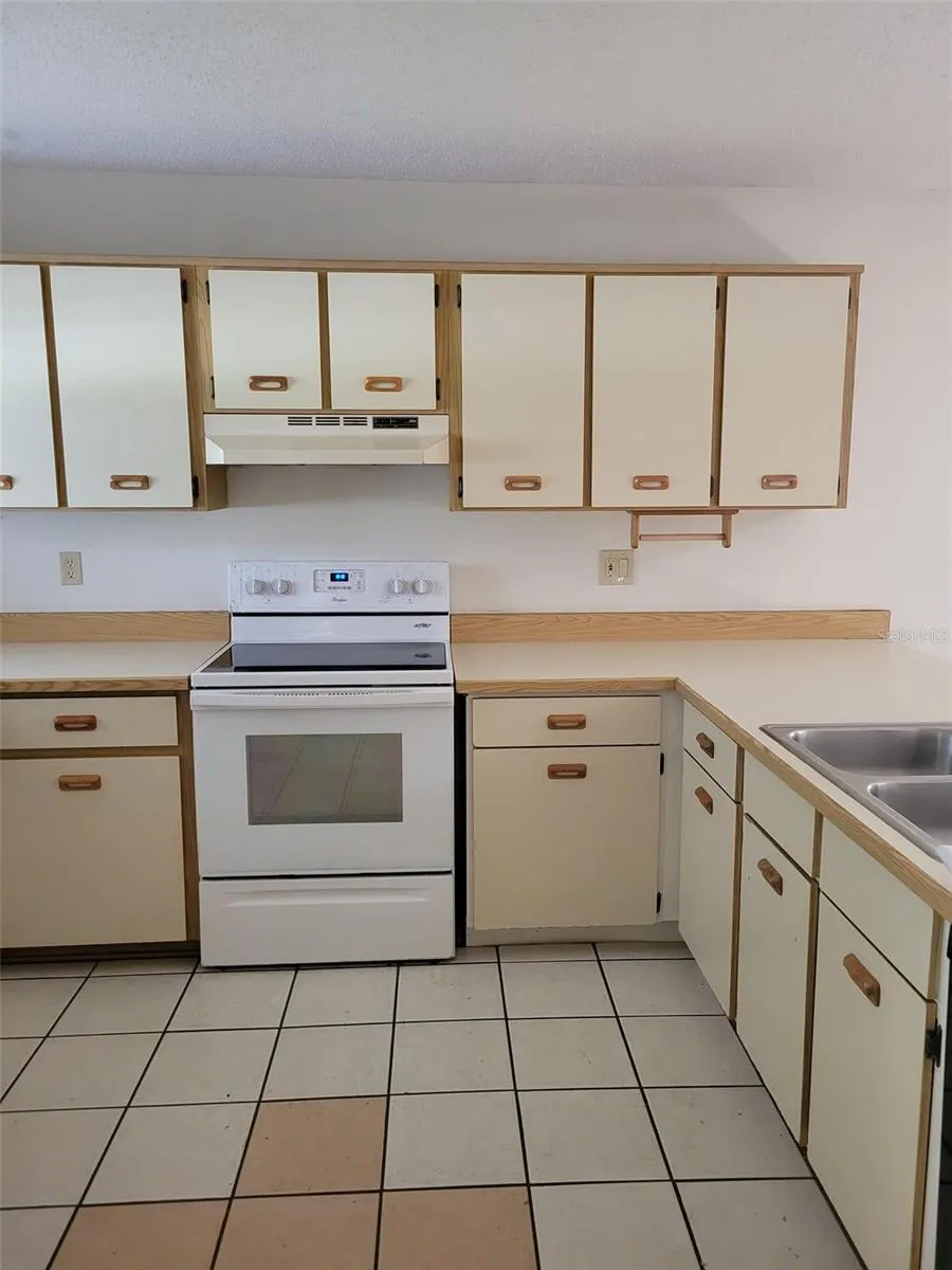628 NEWBURYPORT AVENUE Altamonte Springs, FL 32701