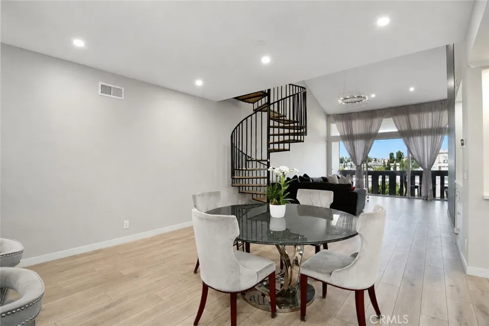 5216 Yarmouth Avenue #307 Encino, CA 91316