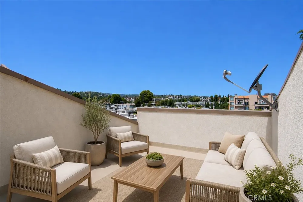 5216 Yarmouth Avenue #307 Encino, CA 91316