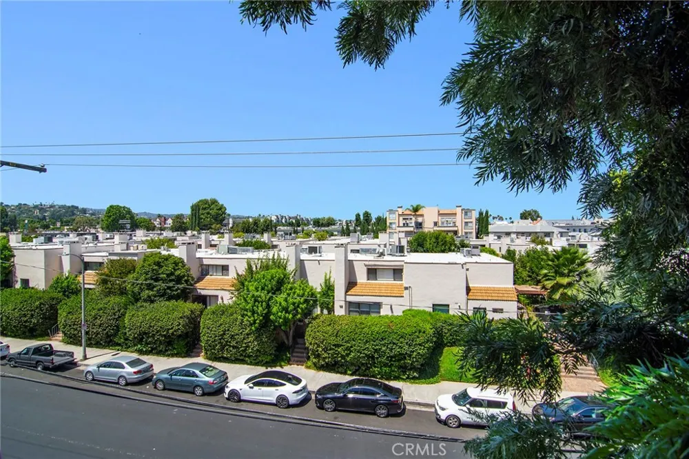 5216 Yarmouth Avenue #307 Encino, CA 91316